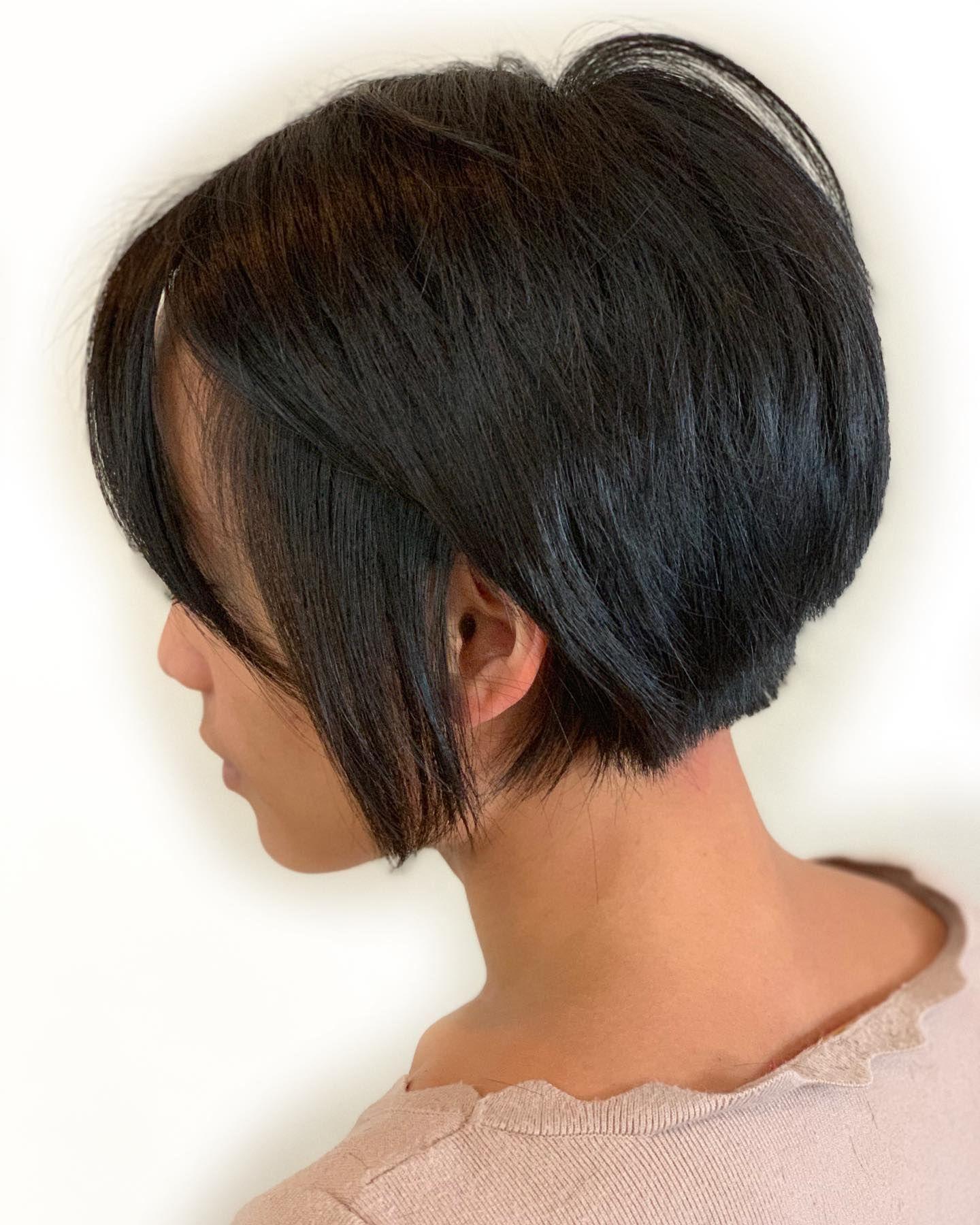 Eleganter Sleek Bixie Cut schwarz
