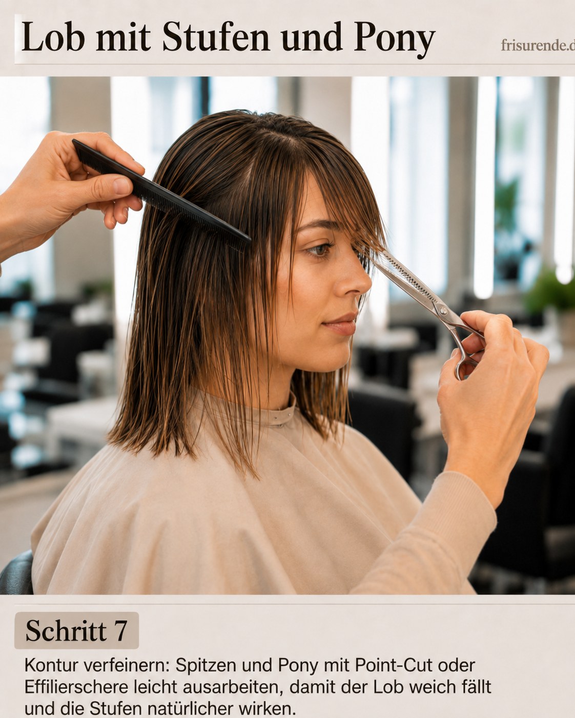 Mit der Effiliesschere wird die Kontur des Lob mit Stufen und Pony weich ausgearbeitet